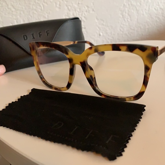 Diff Eyewear Accessories - DIFF Eyewear Bella